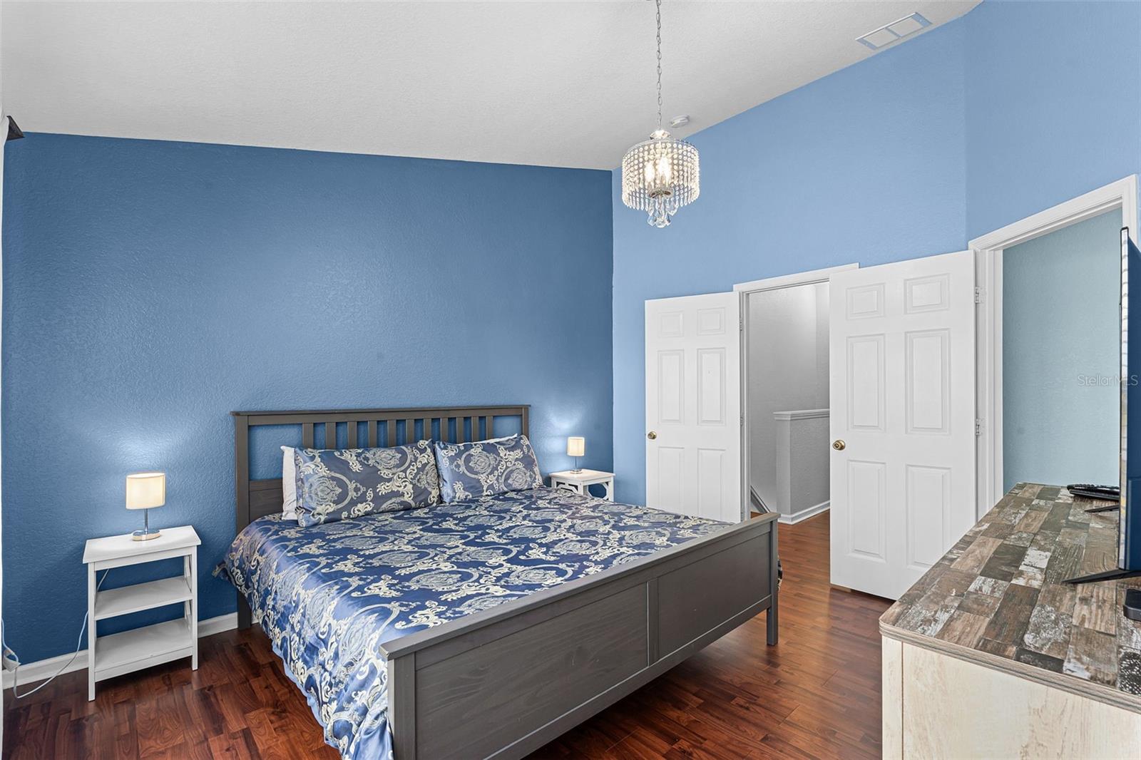 7677 FITZCLARENCE ST