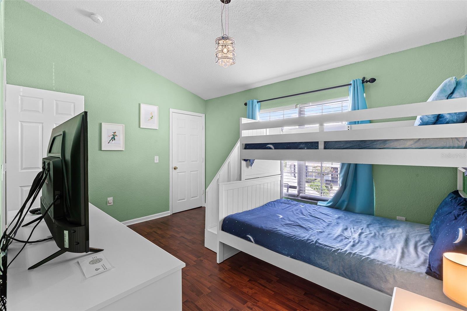 7677 FITZCLARENCE ST