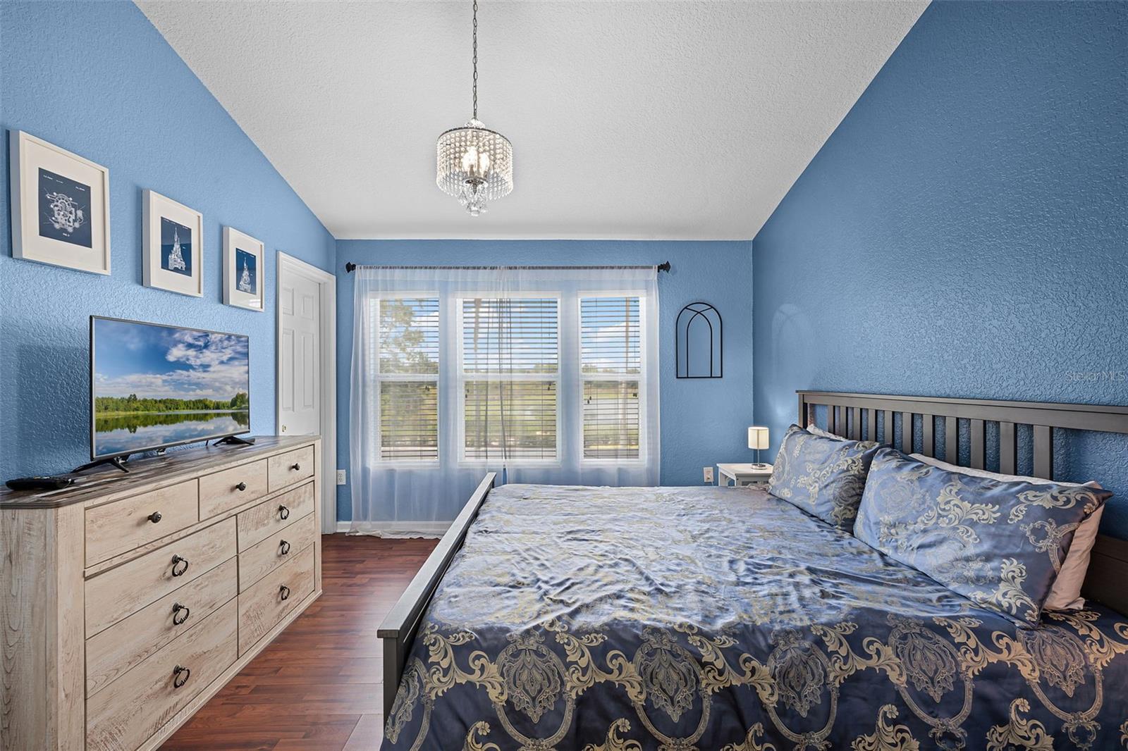 7677 FITZCLARENCE ST