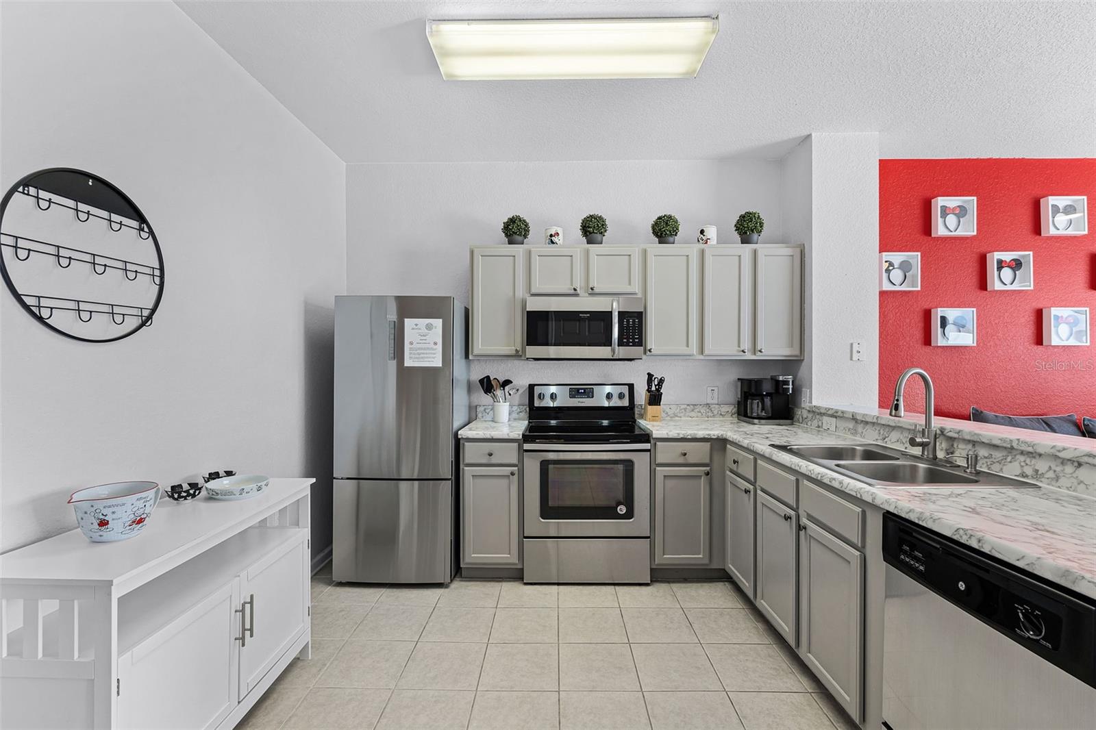 7677 FITZCLARENCE ST