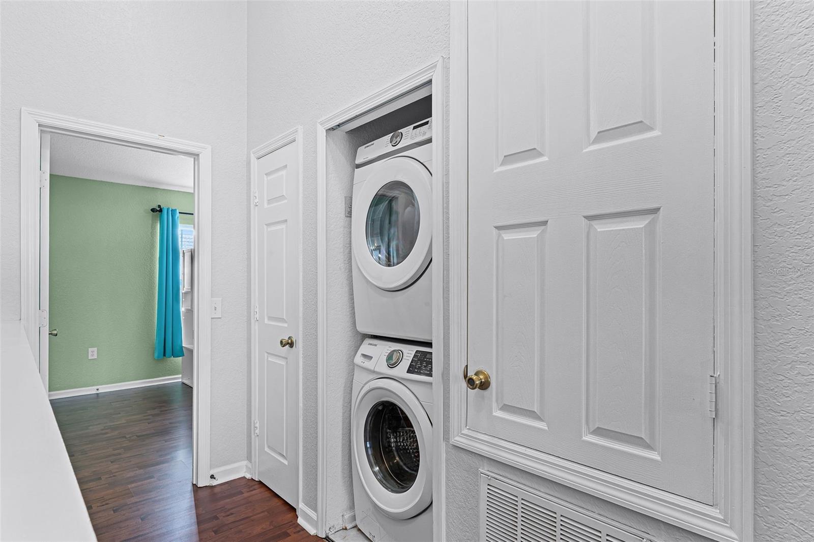 7677 FITZCLARENCE ST