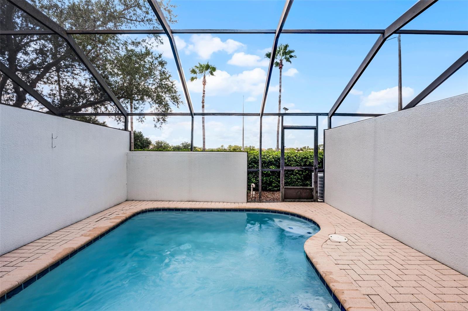 7677 FITZCLARENCE ST