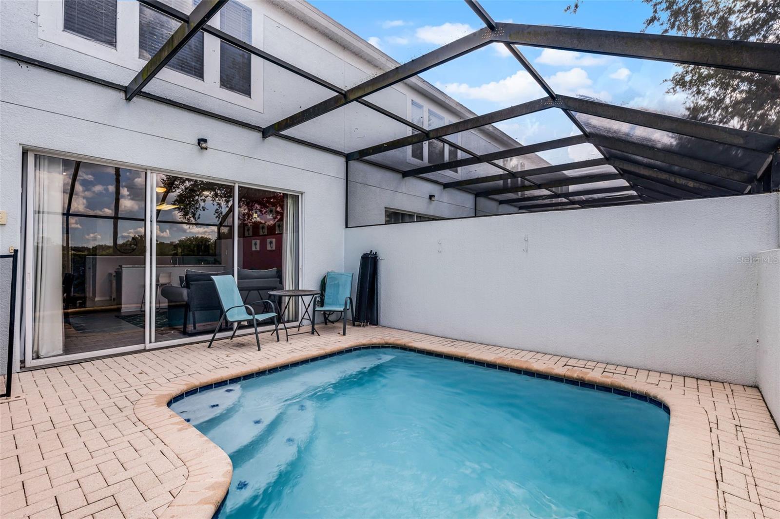 7677 FITZCLARENCE ST