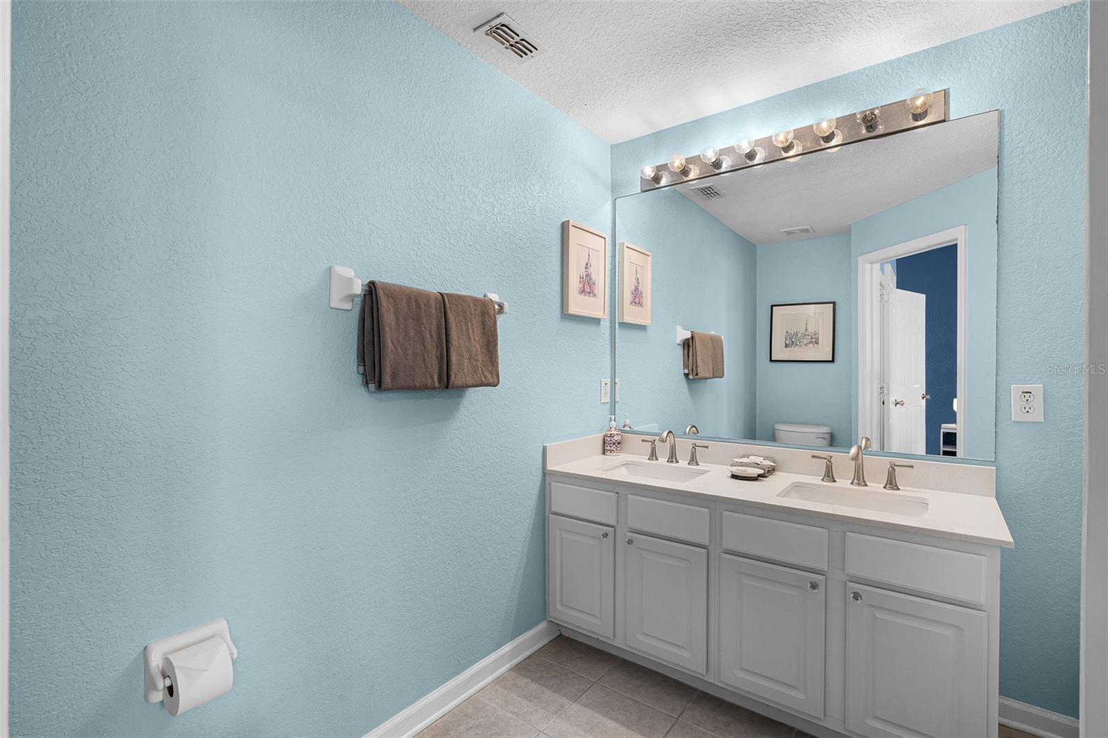 7677 FITZCLARENCE ST