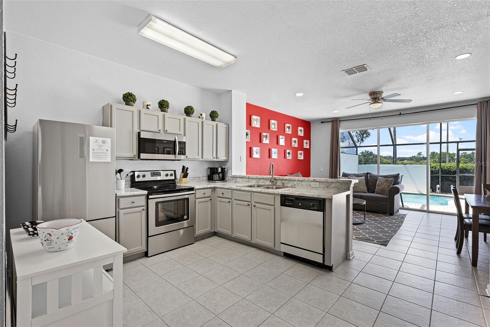 7677 FITZCLARENCE ST