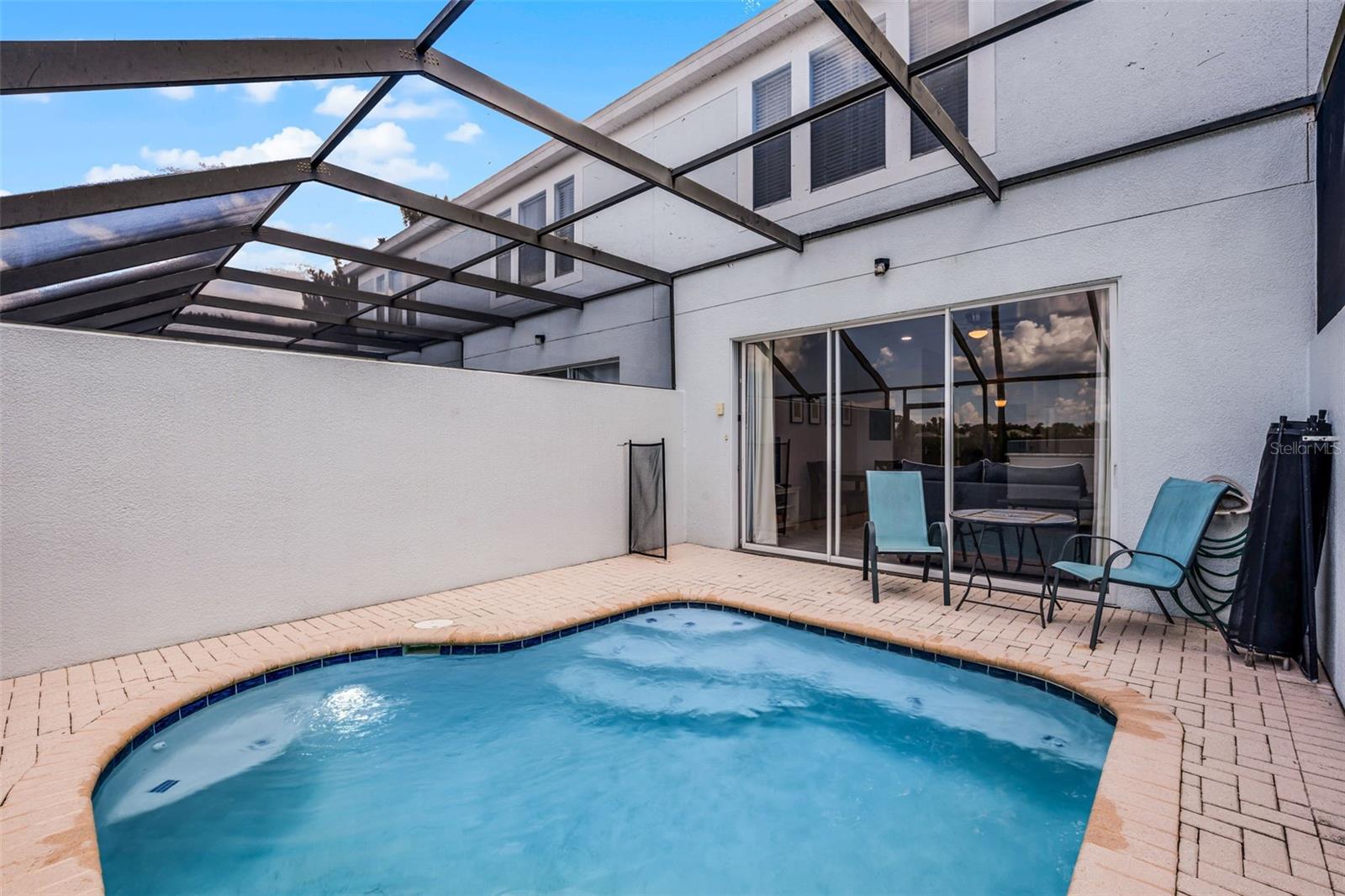 7677 FITZCLARENCE ST