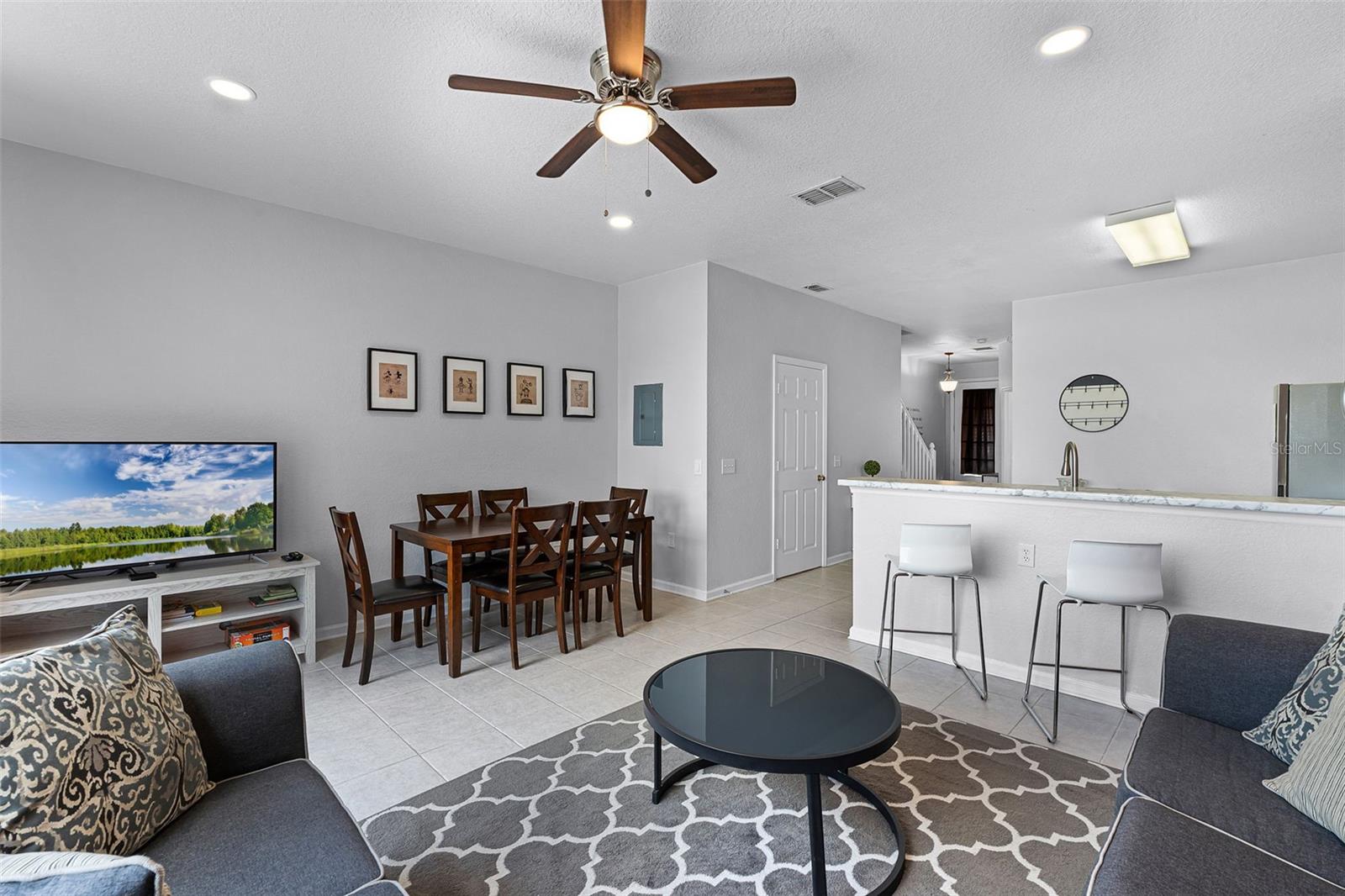 7677 FITZCLARENCE ST