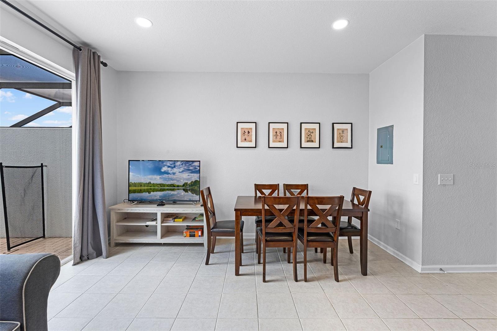 7677 FITZCLARENCE ST