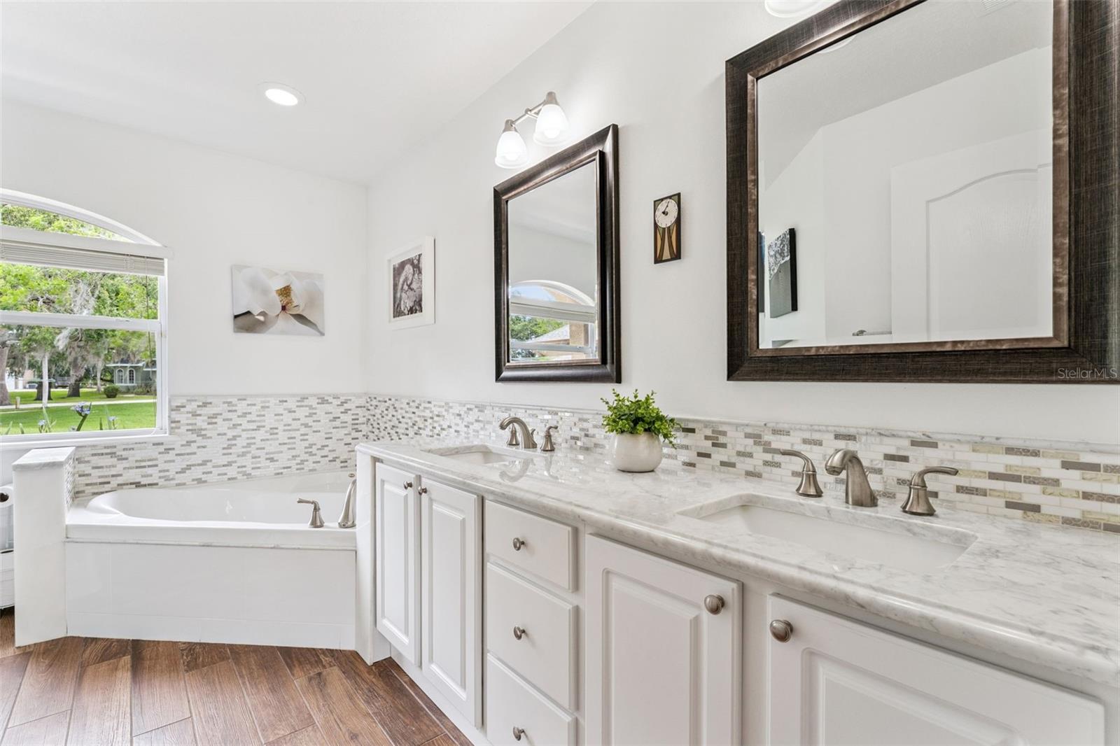 5203 HAMMOCK POINTE CT