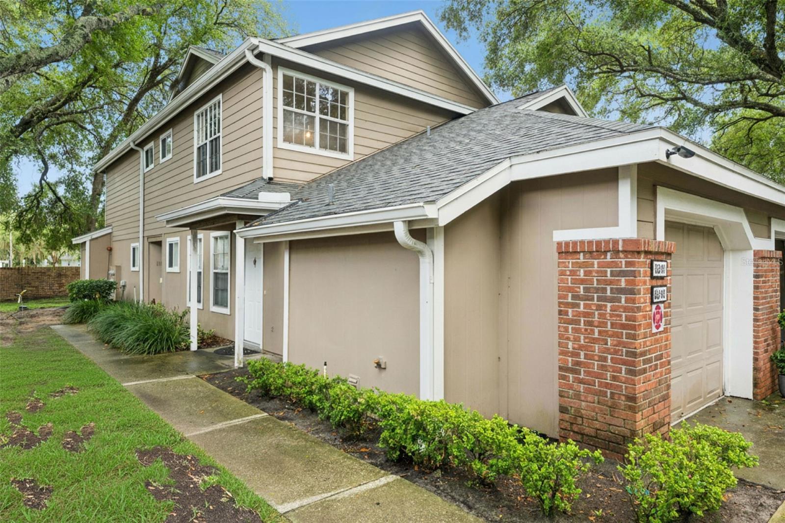 683 POST OAK CIR #105