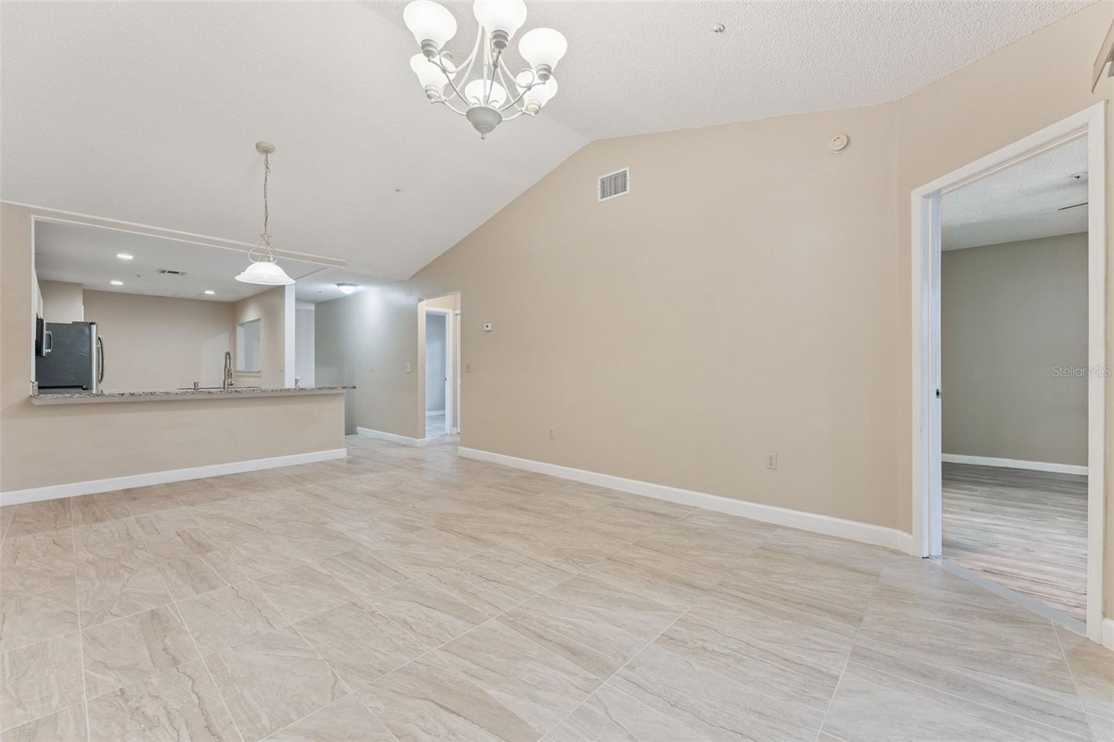 683 POST OAK CIR #105