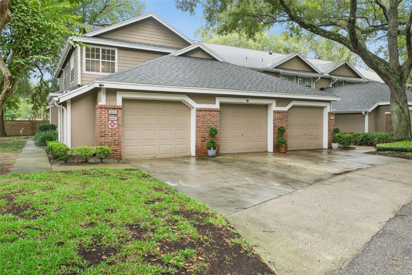 683 POST OAK CIR #105