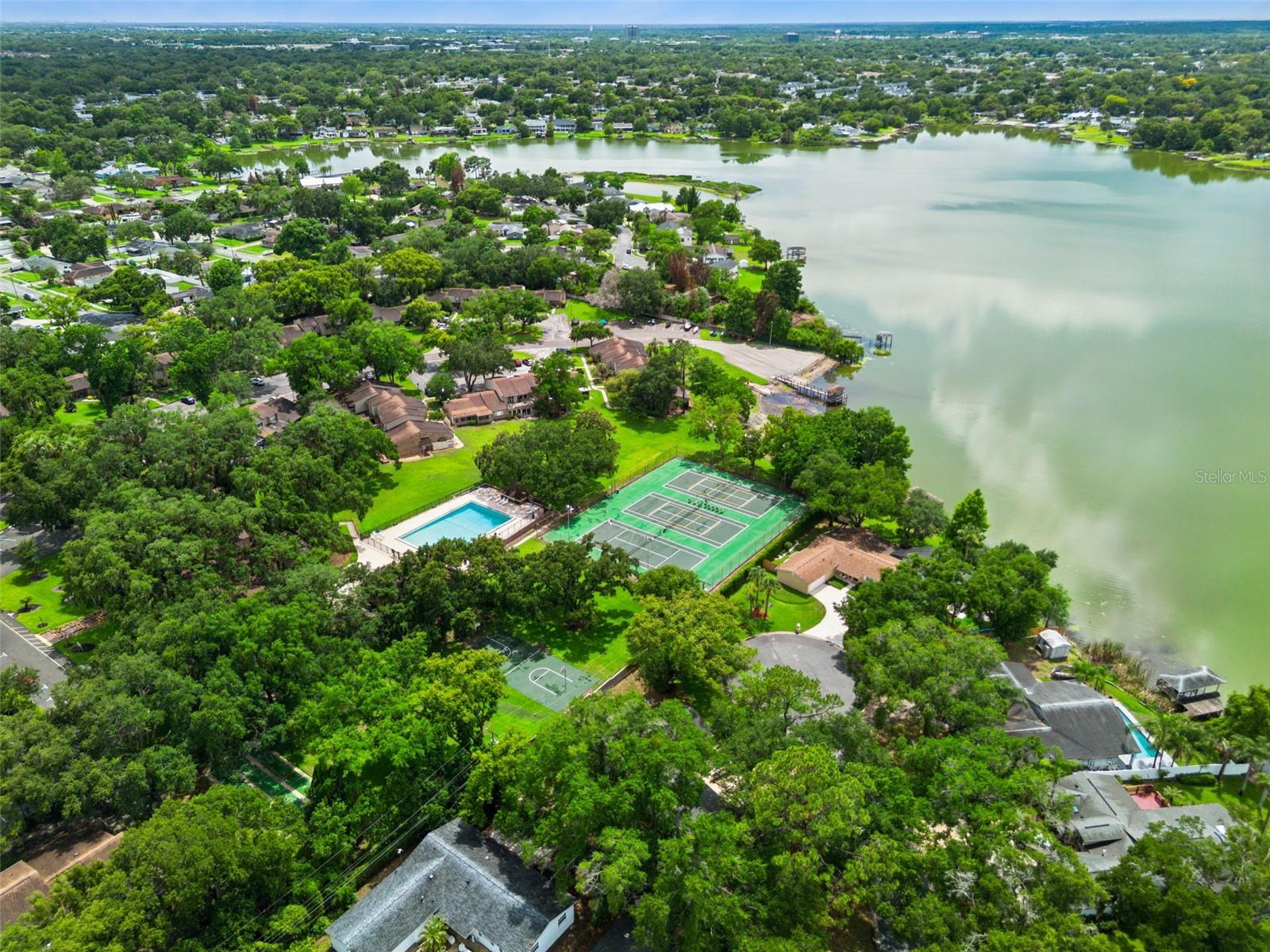 683 POST OAK CIR #105