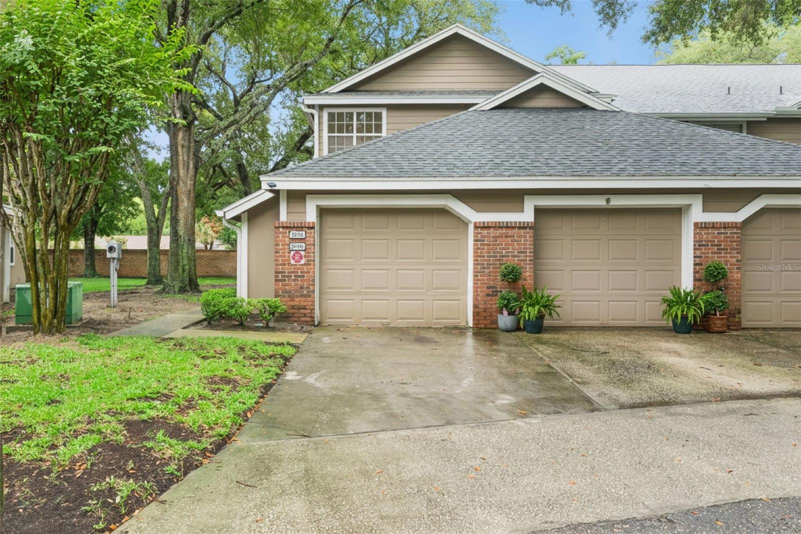 683 POST OAK CIR #105