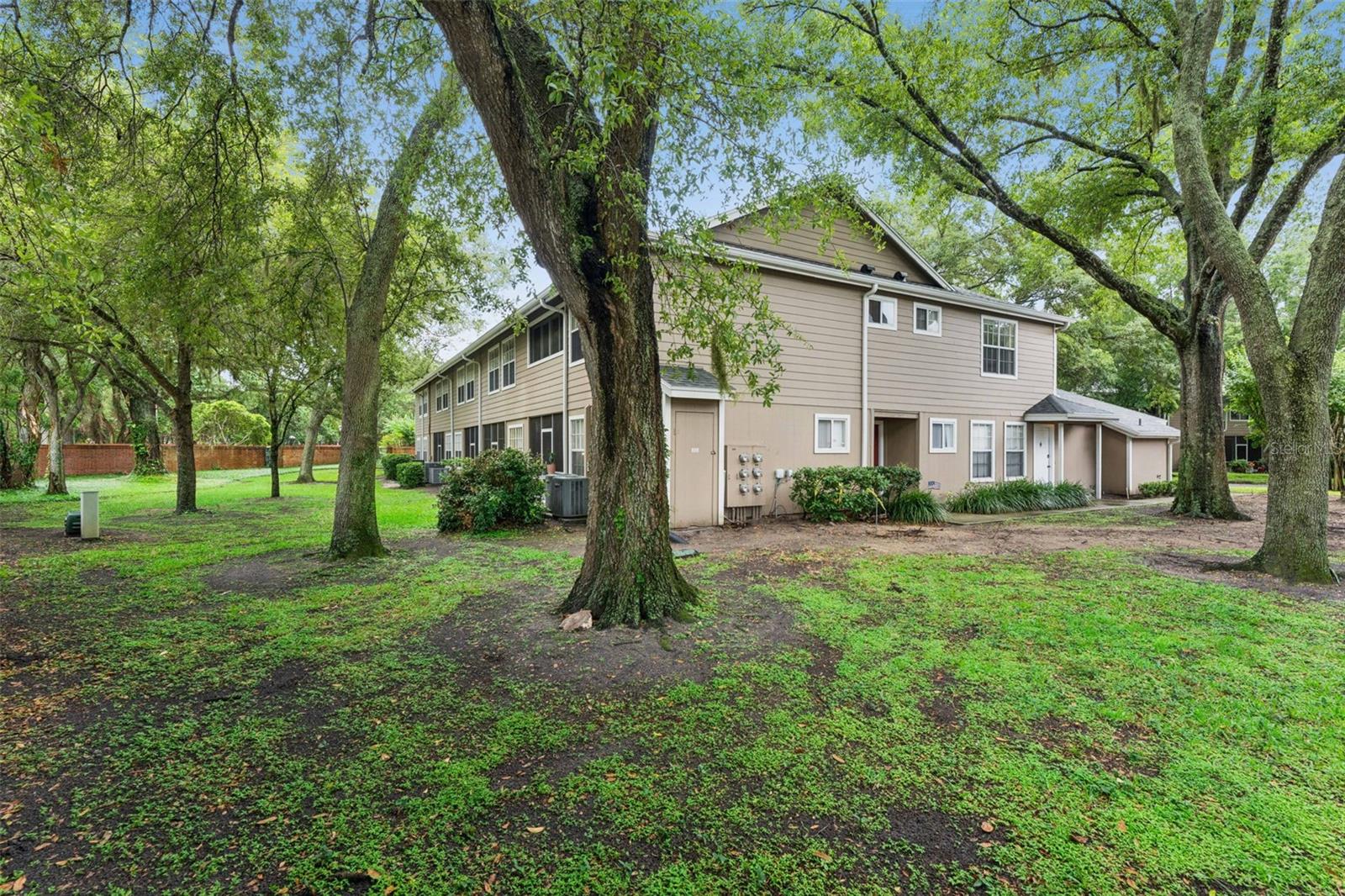 683 POST OAK CIR #105