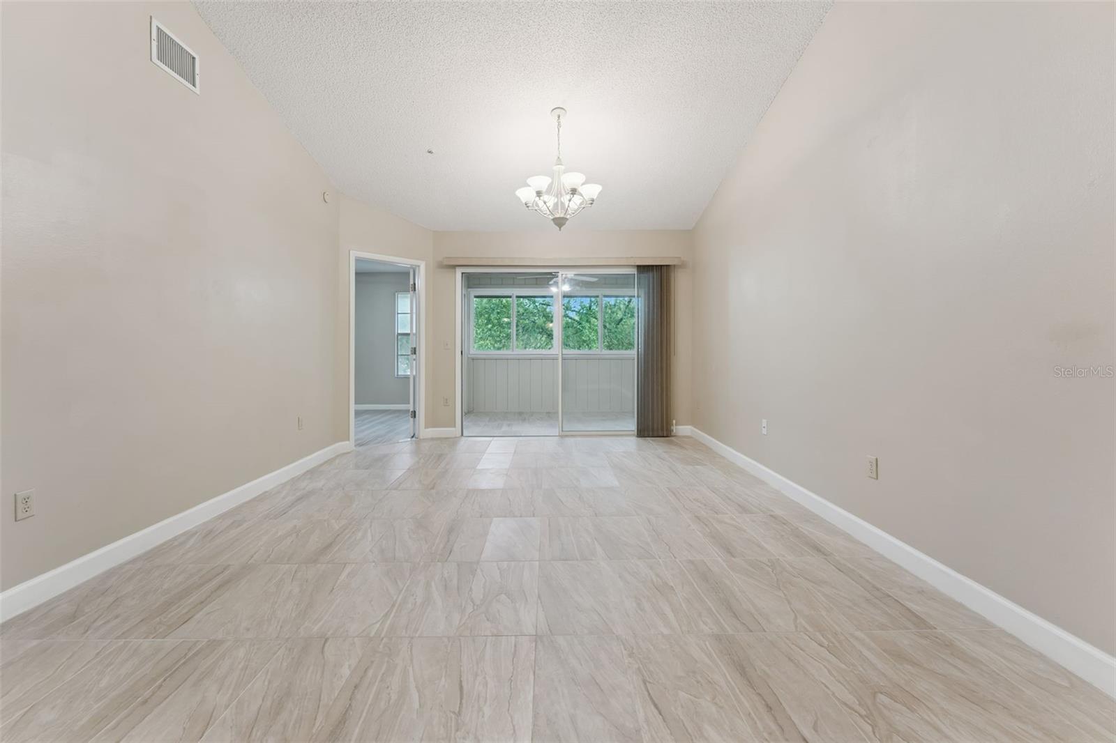 683 POST OAK CIR #105