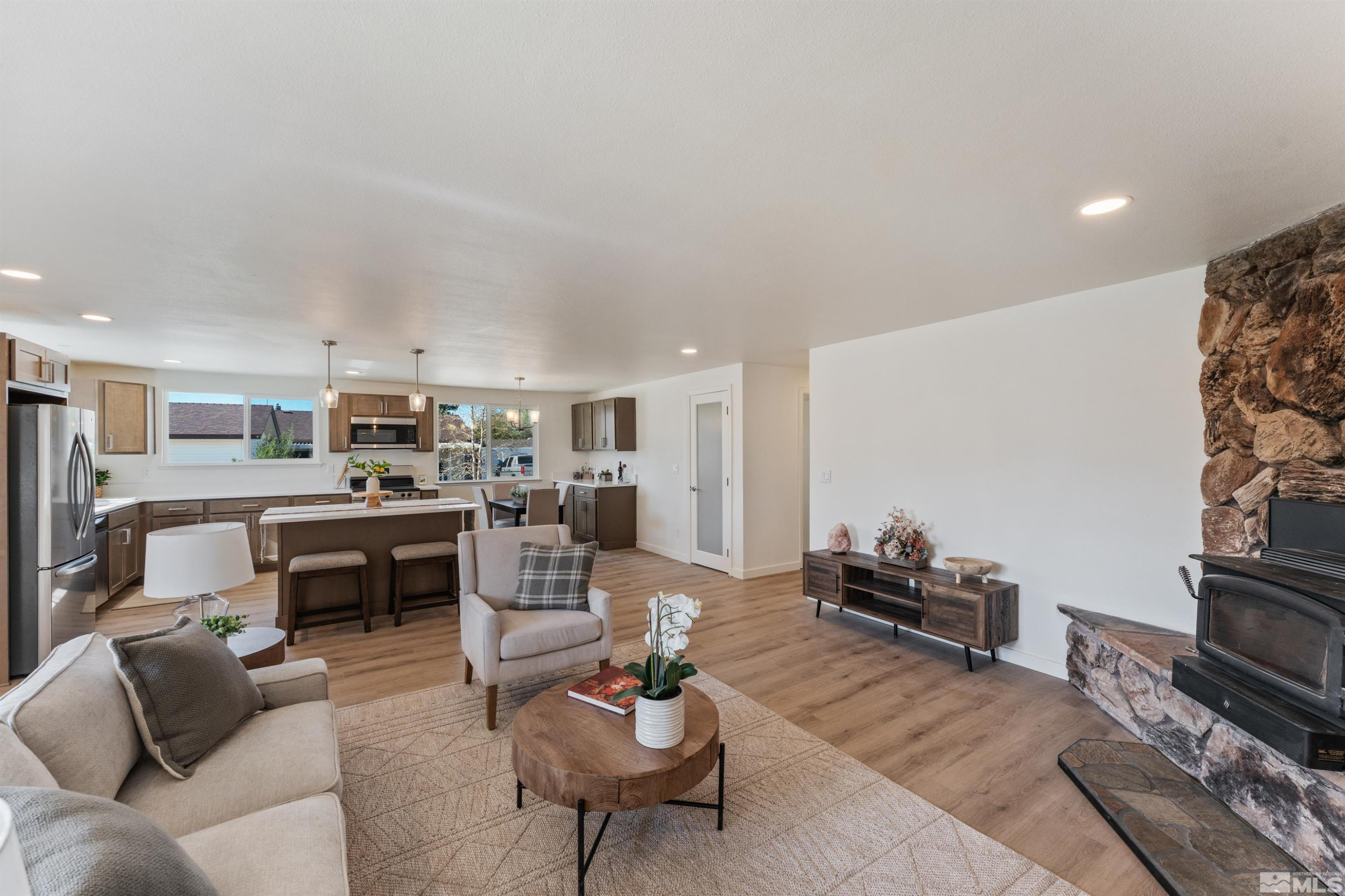 957 Arrowhead Drive