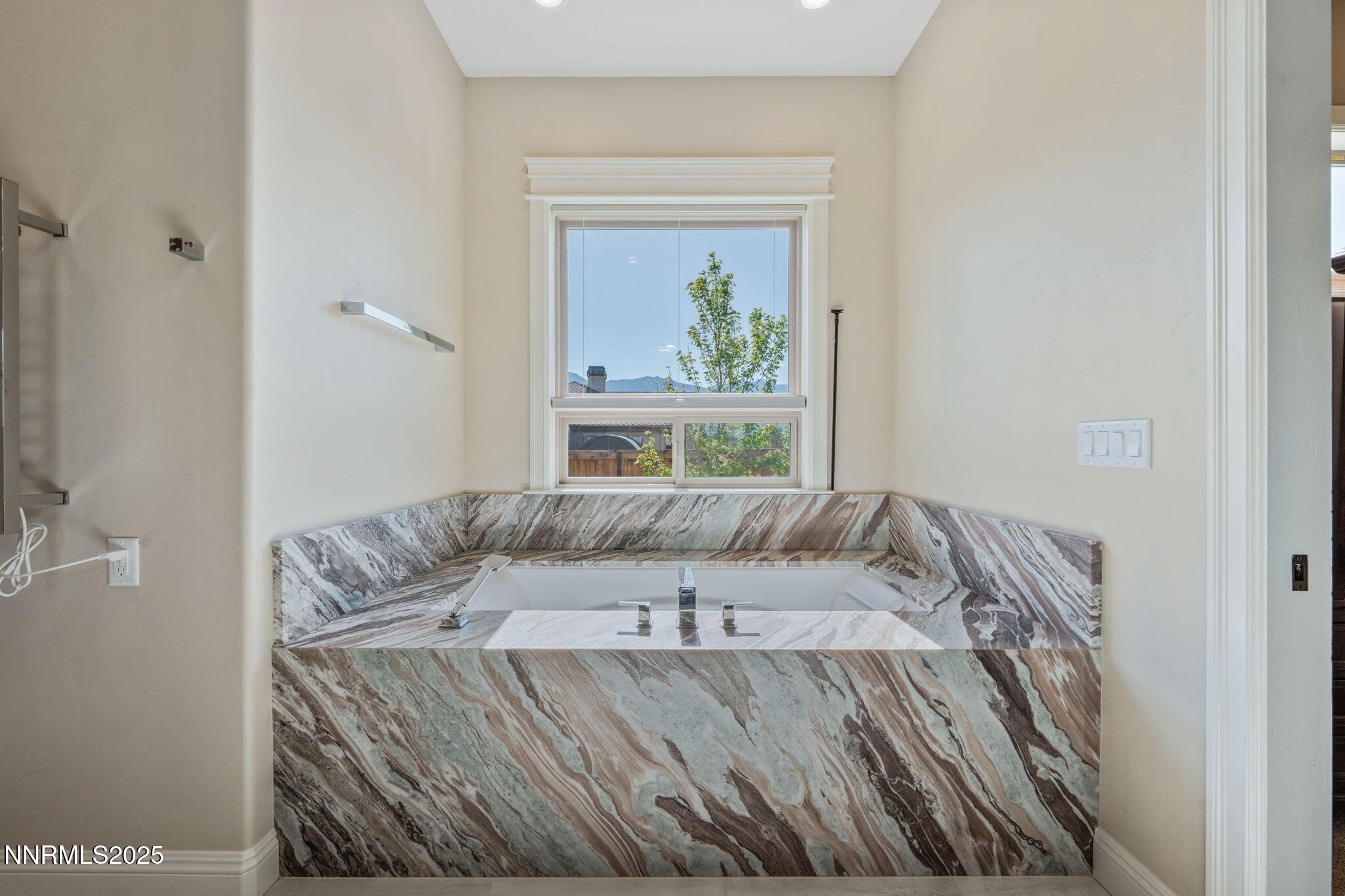 917 Rainshadow Way
