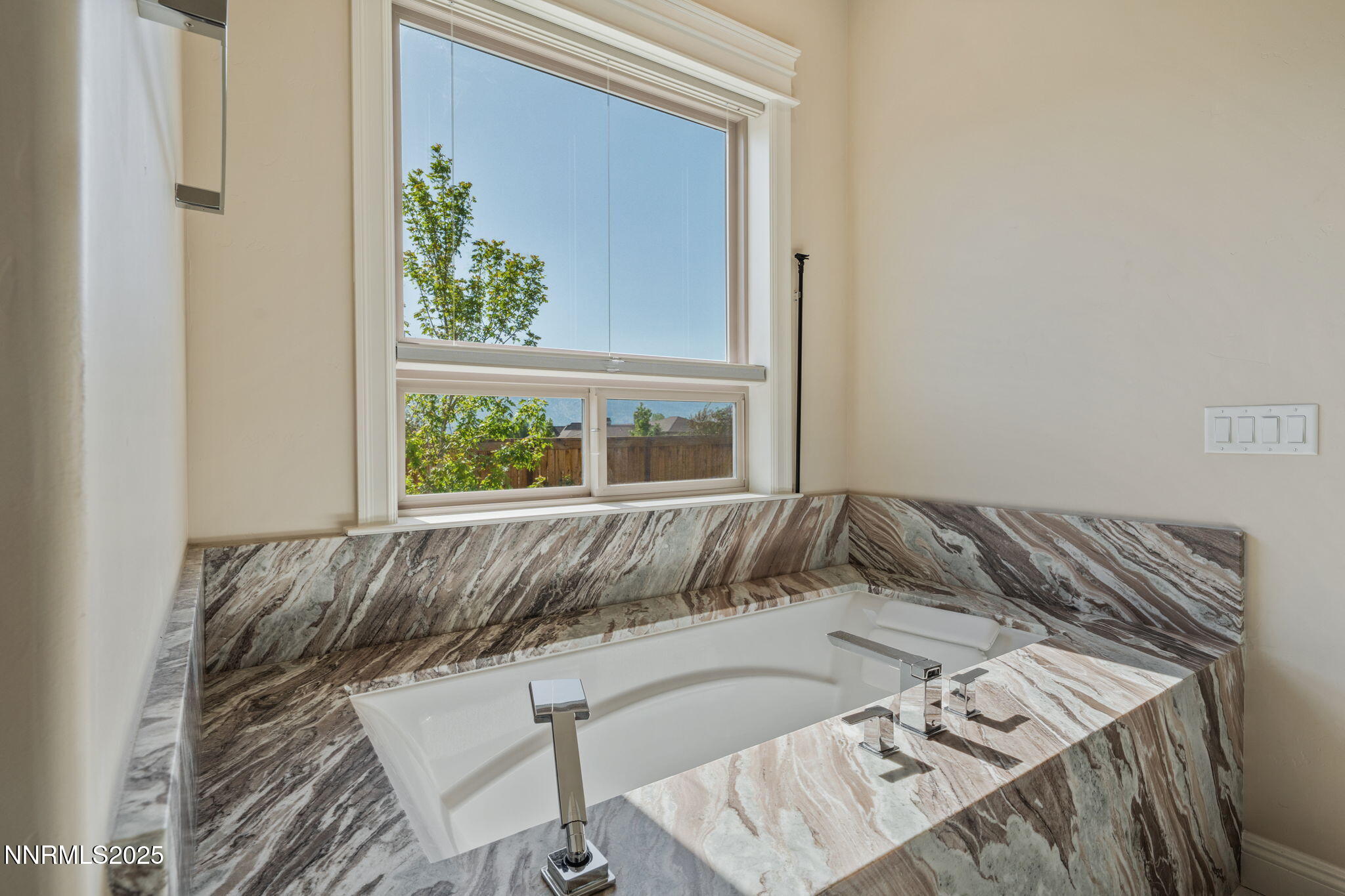917 Rainshadow Way