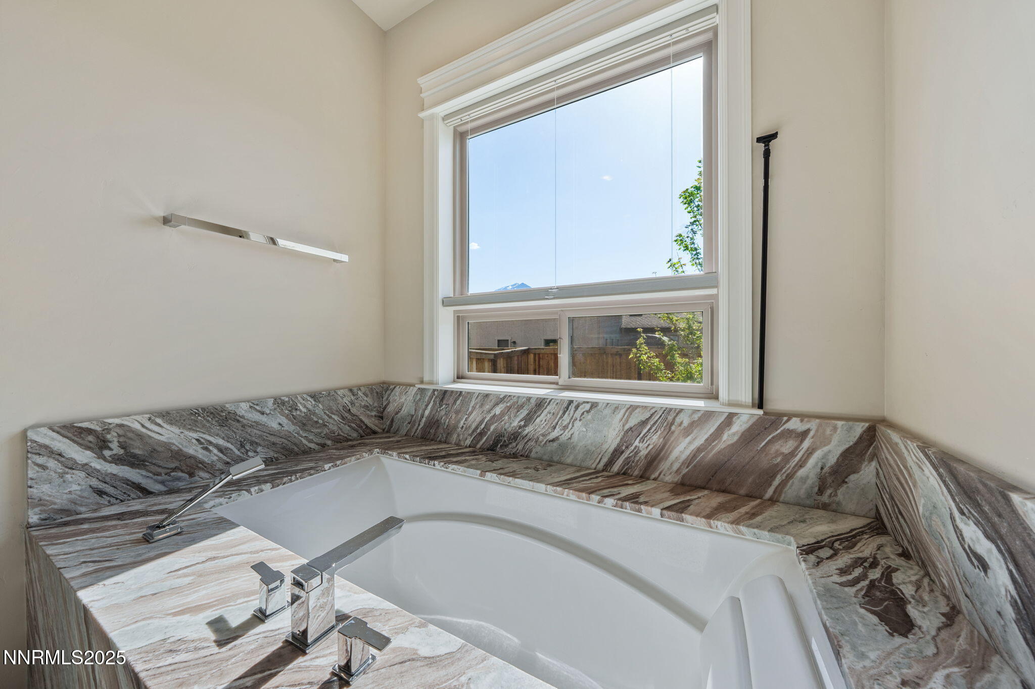 917 Rainshadow Way