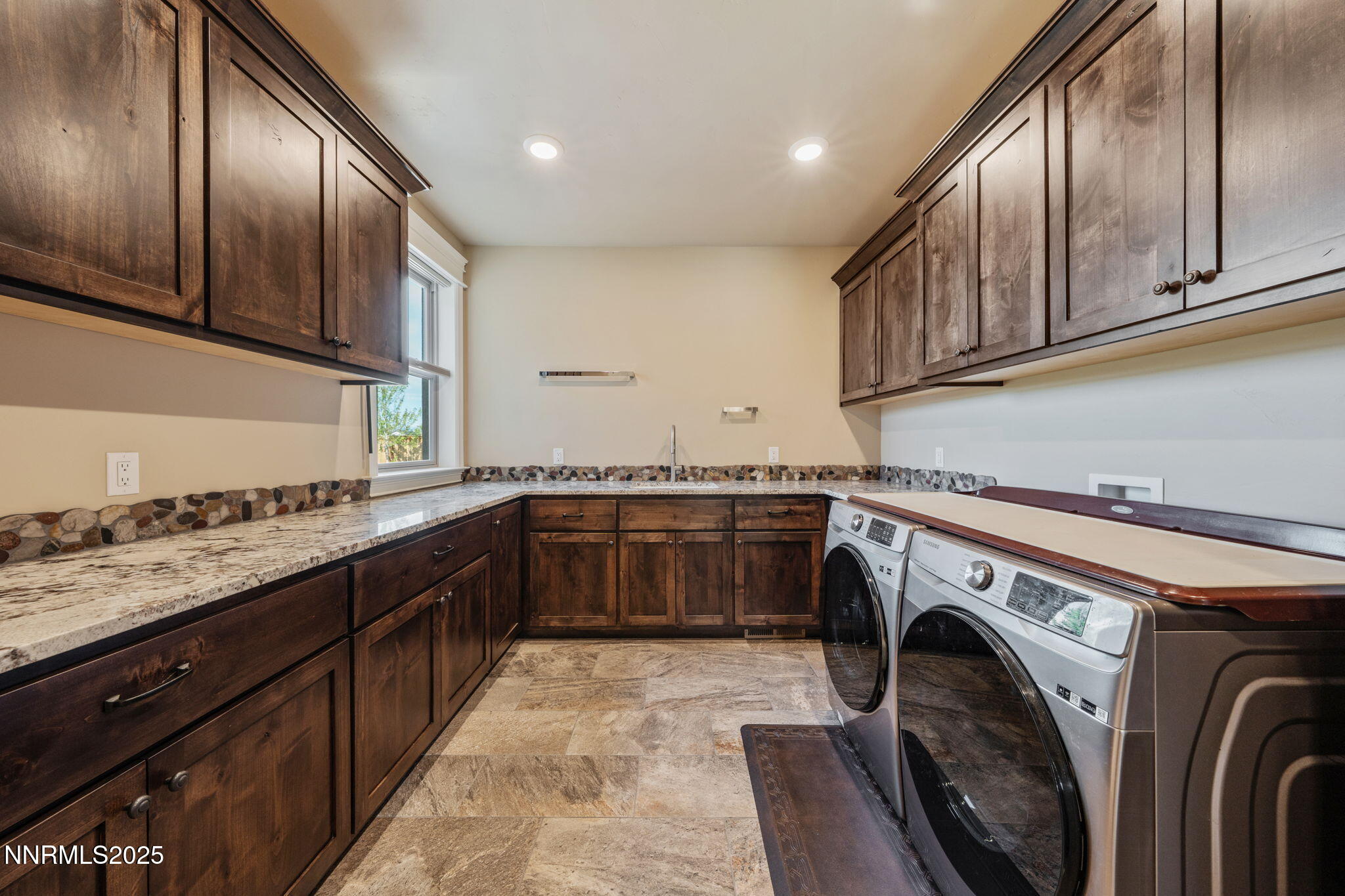 917 Rainshadow Way