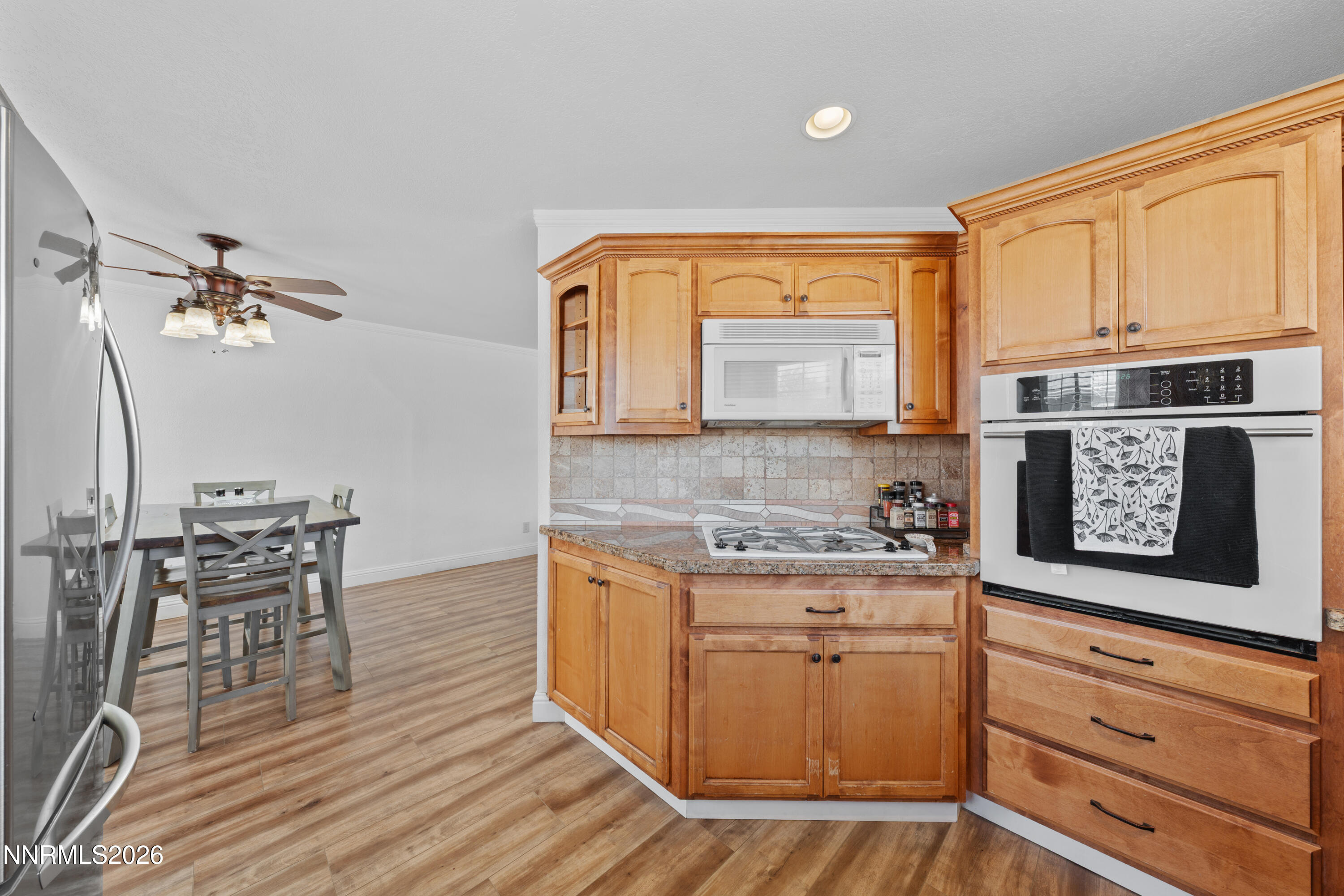 693 Lassen Way
