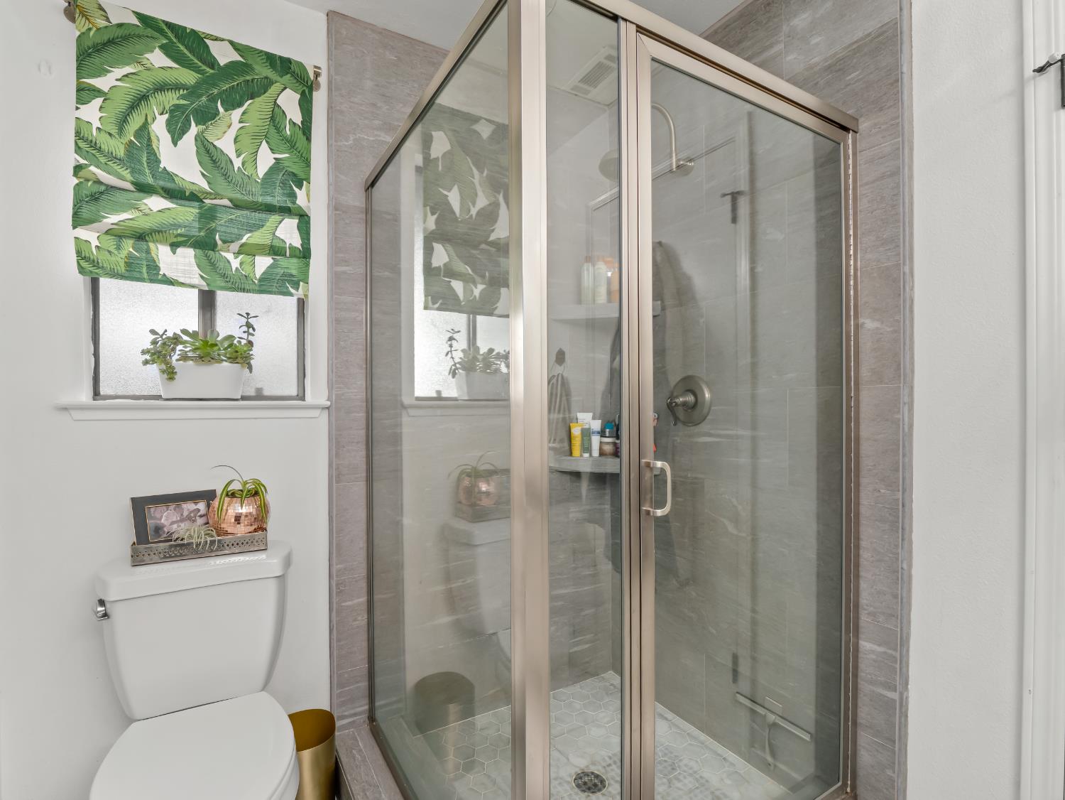 5041 E Townsend Avenue