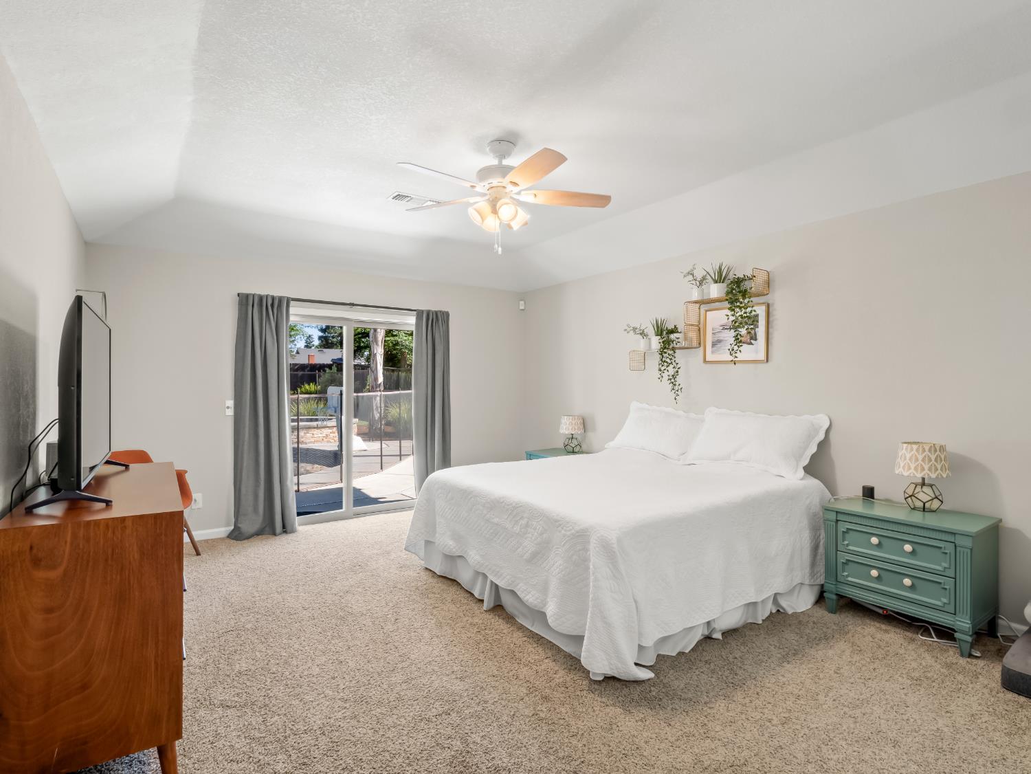 8732 N Fuller Avenue