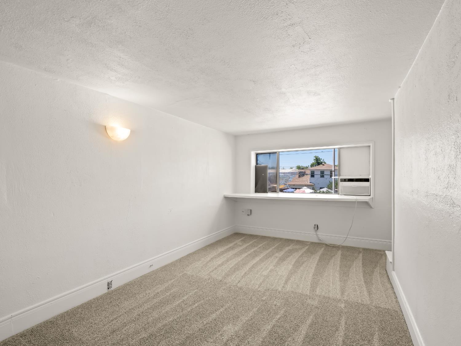 1231 N Roosevelt Avenue