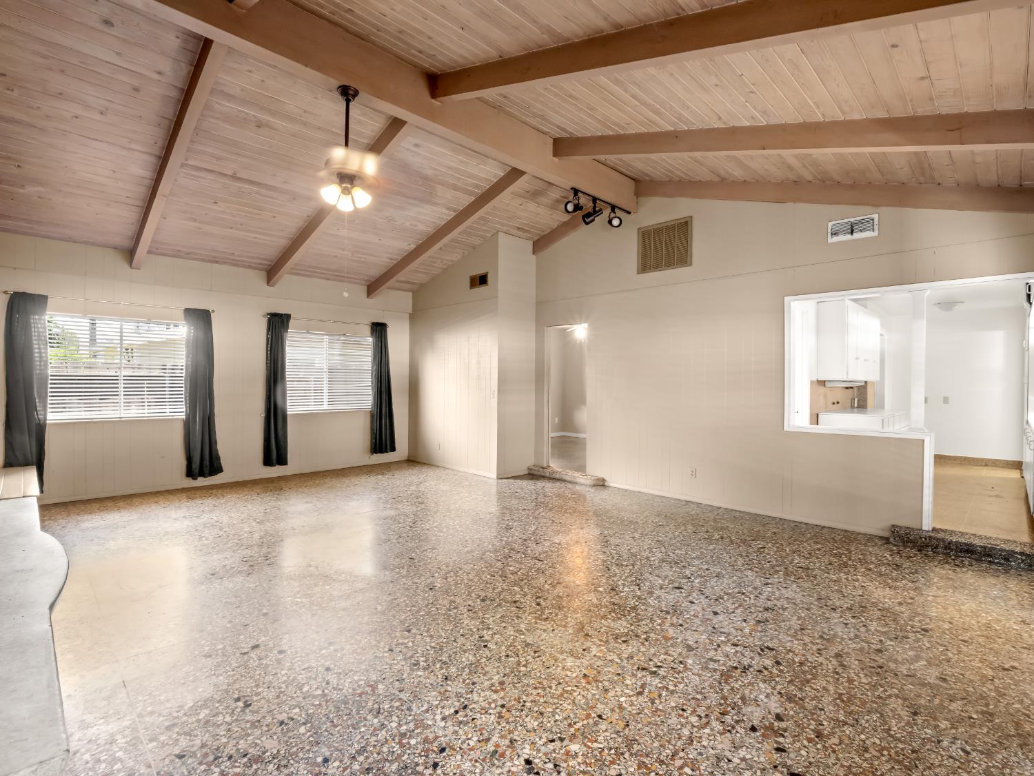 1231 N Roosevelt Avenue