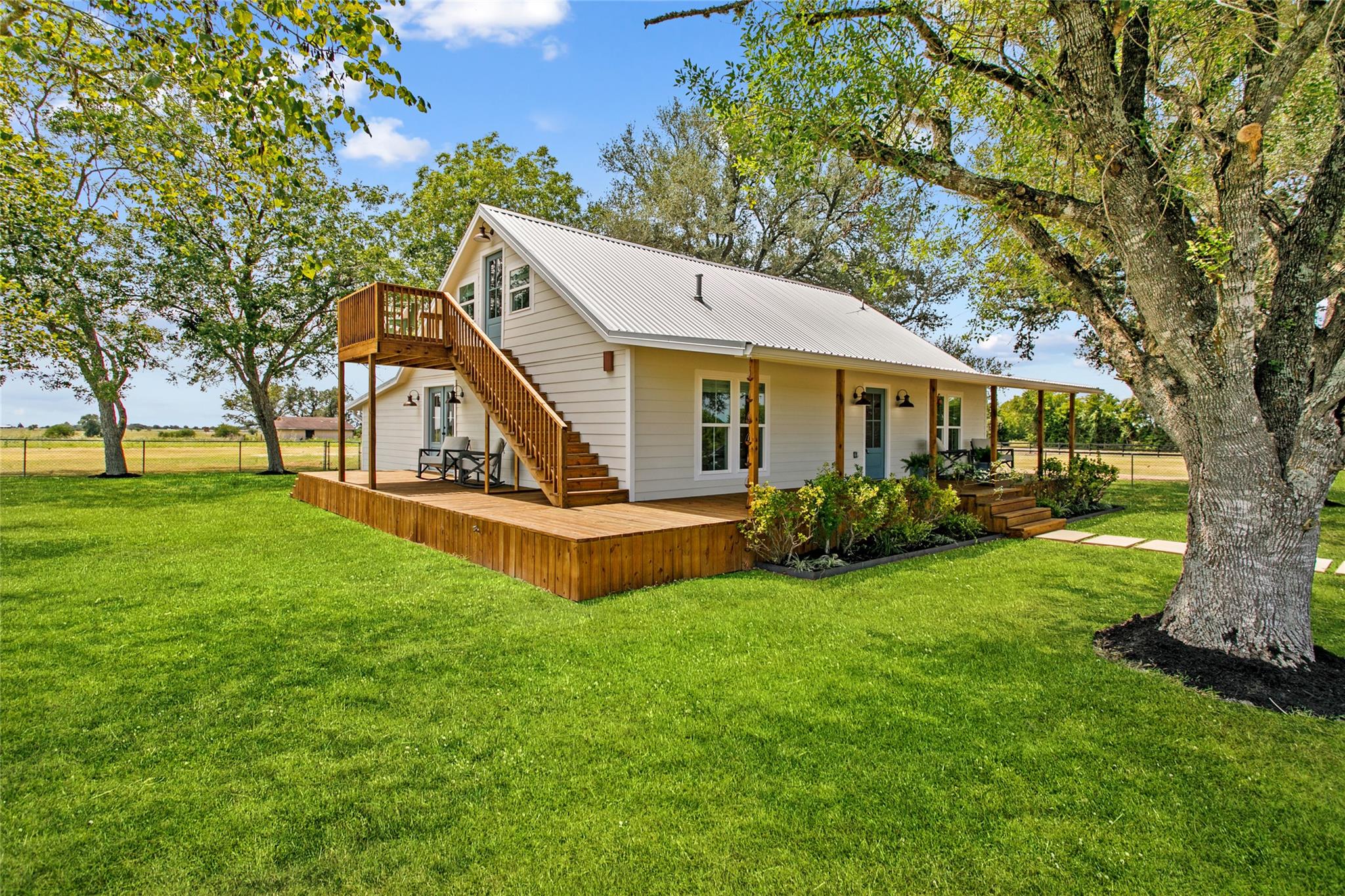 523 E Farm Market 1251