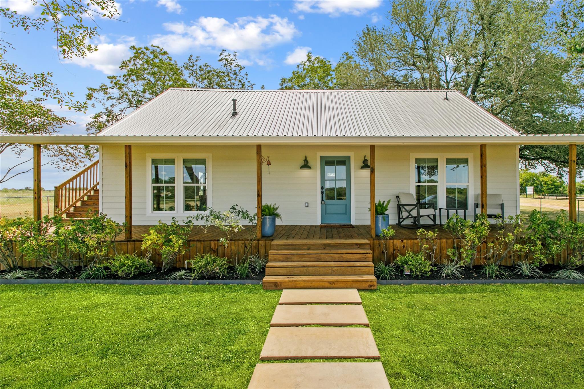 523 E Farm Market 1251