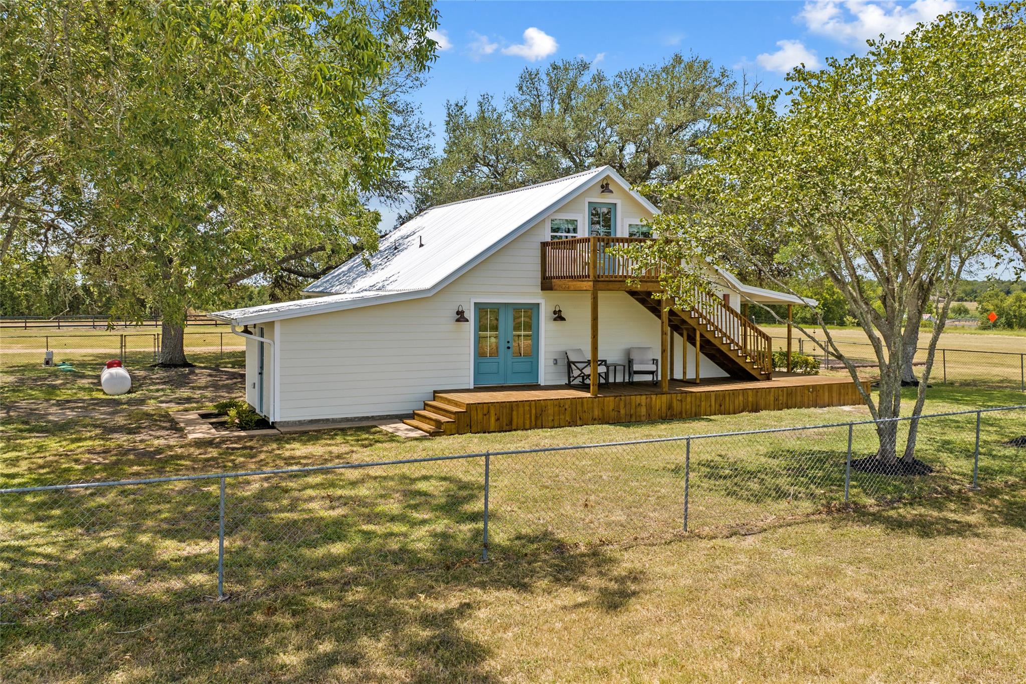 523 E Farm Market 1251