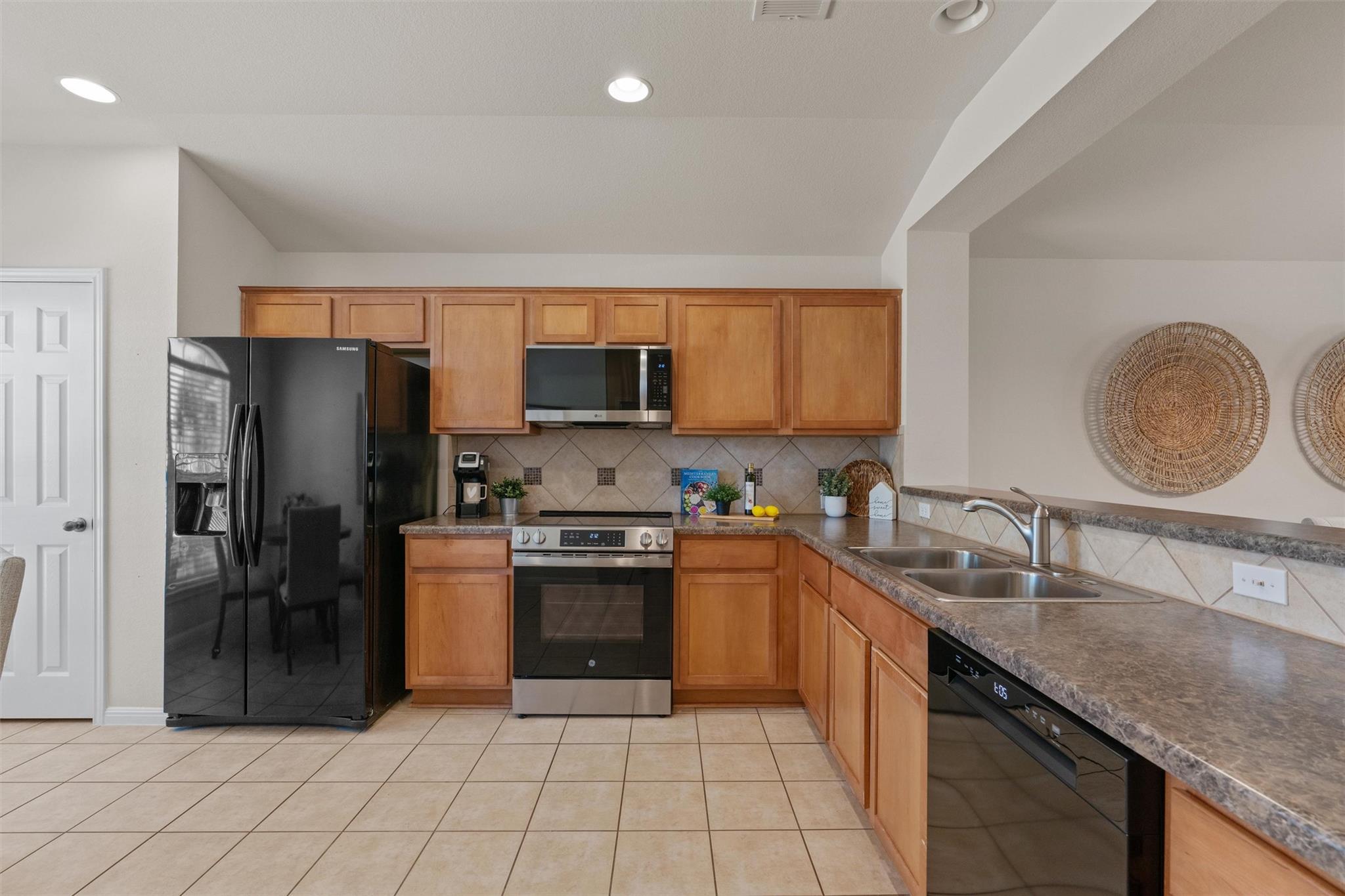 7830 Squirrel Hollow DR