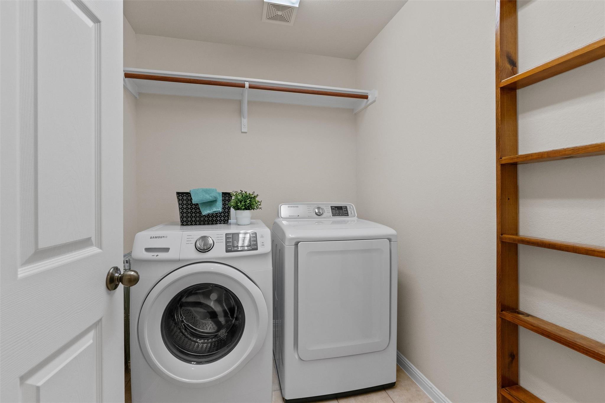 7830 Squirrel Hollow DR