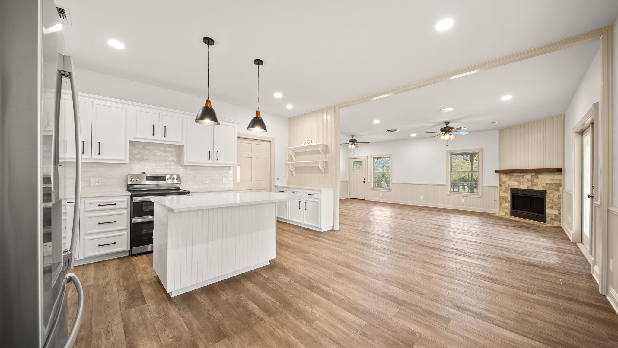 2205 S US Highway 77