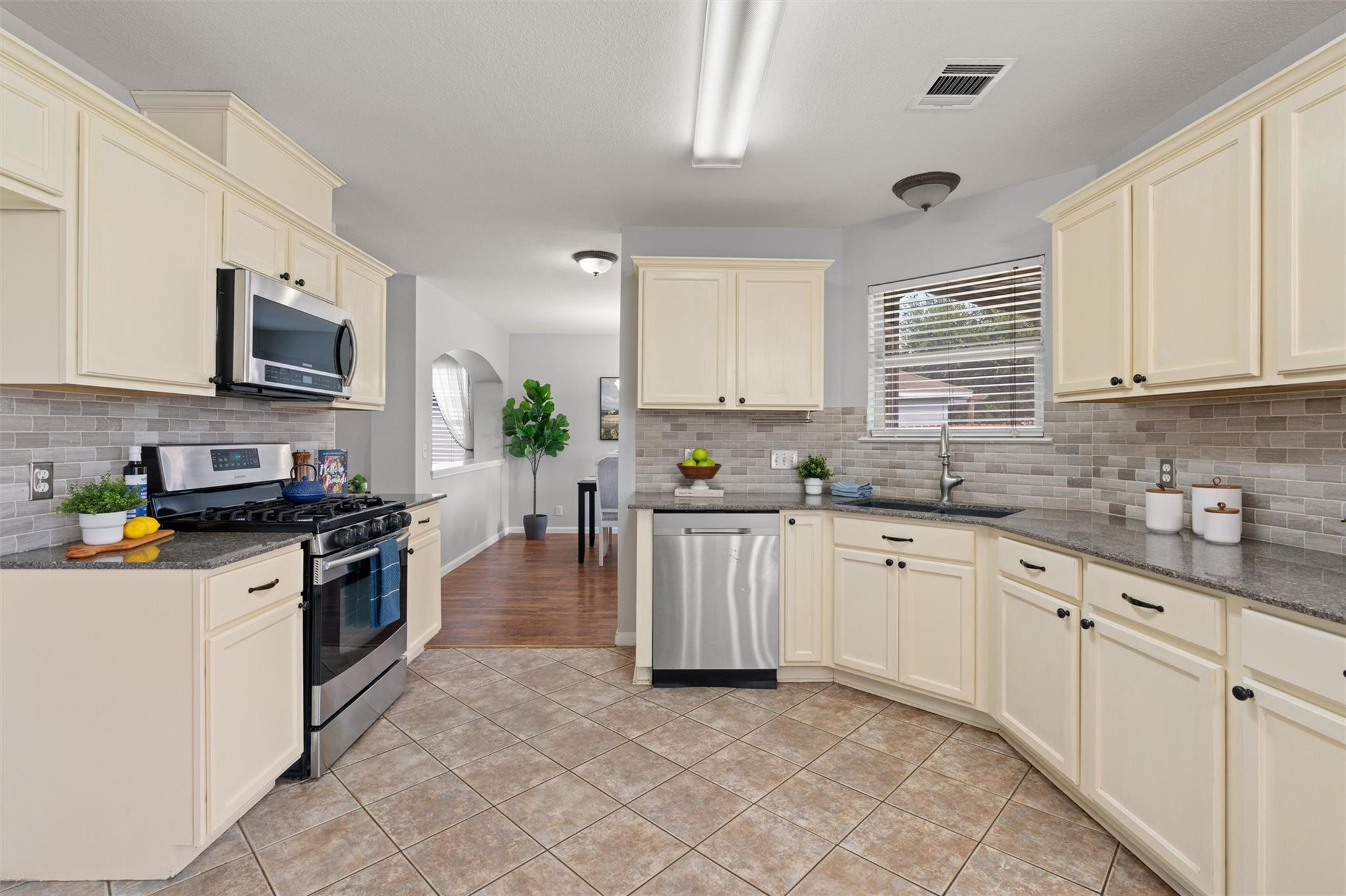 120 Meadowside DR