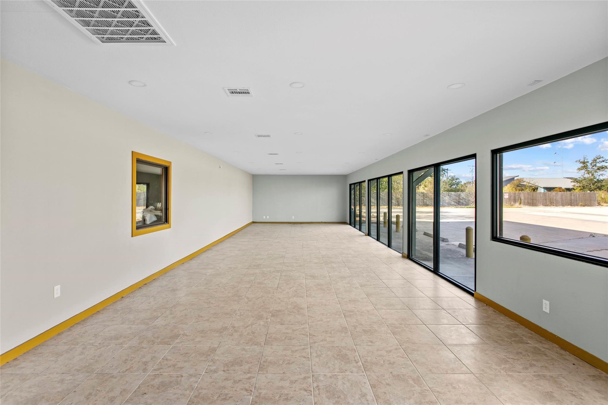 3250 E Austin ST