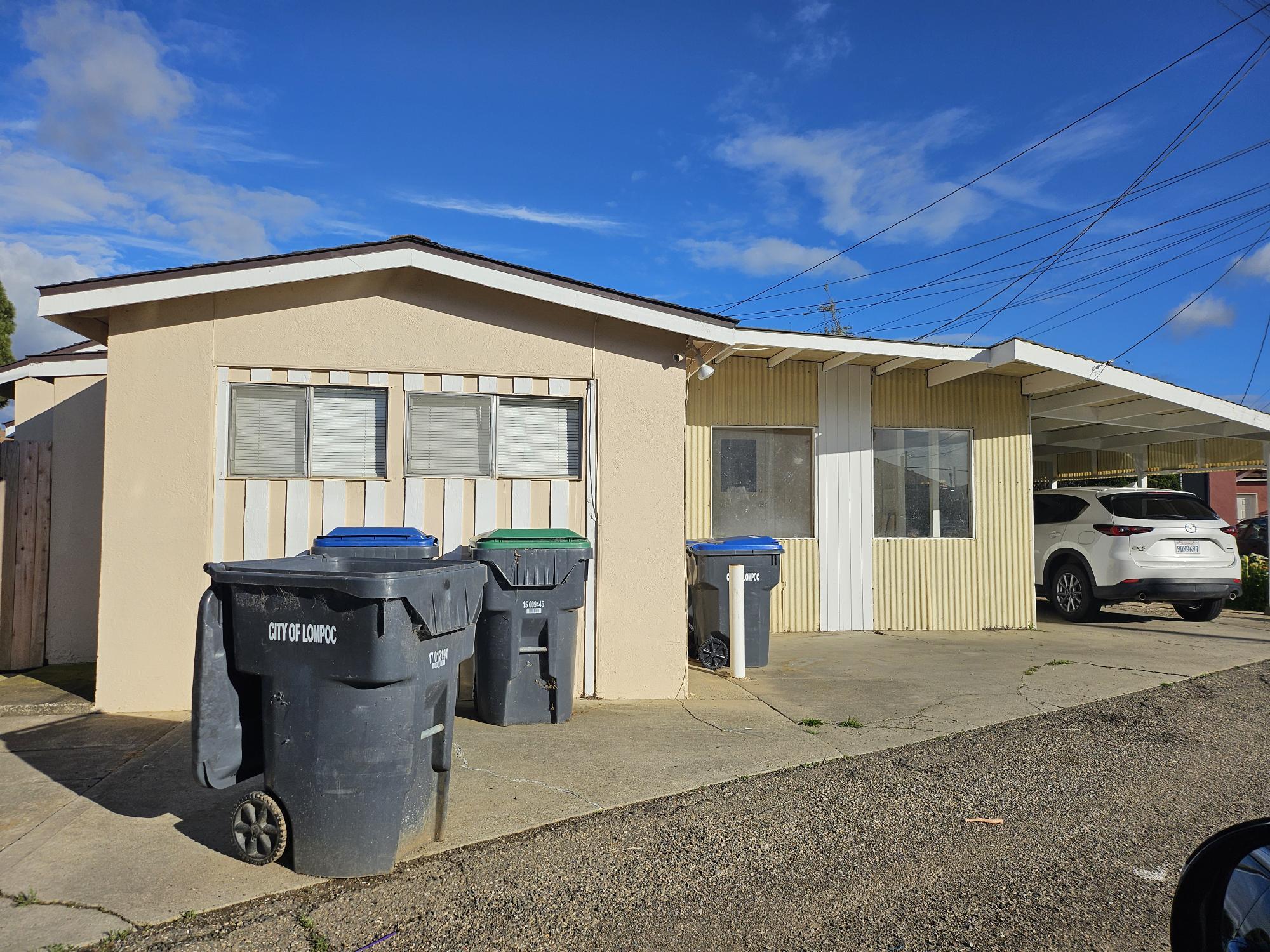 700 W Maple Avenue