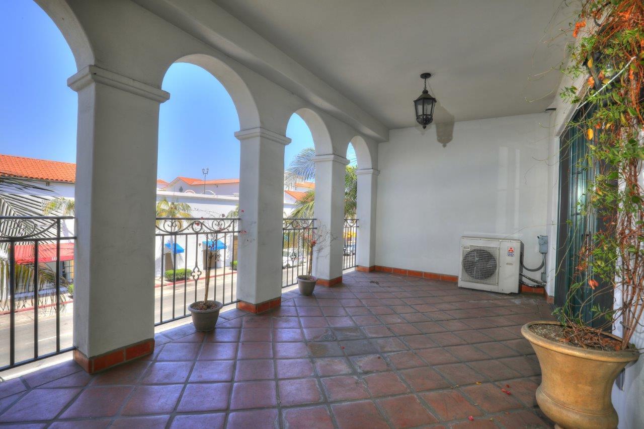 105 W De La Guerra Street, D