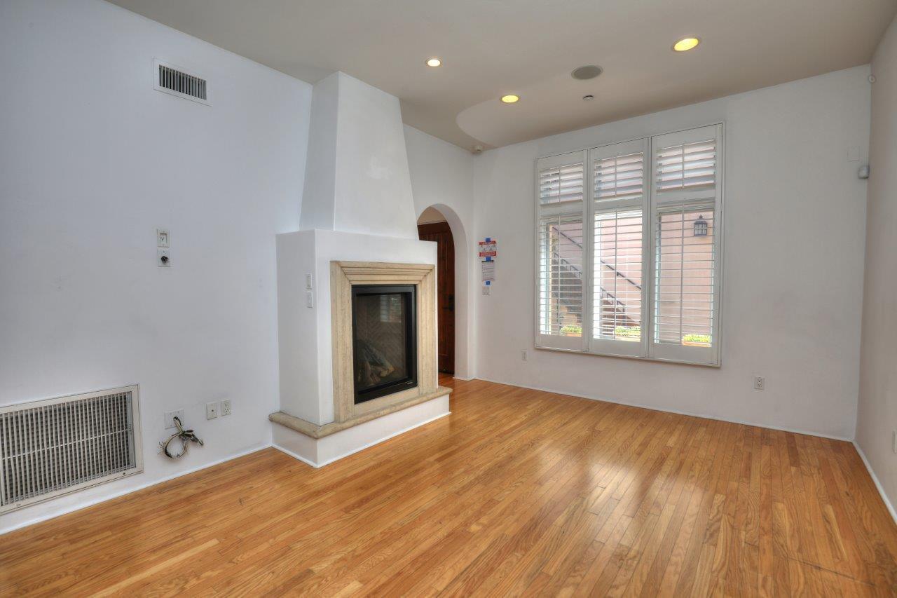 105 W De La Guerra Street, D