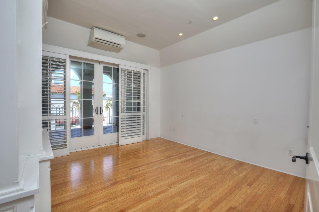 105 W De La Guerra Street, D