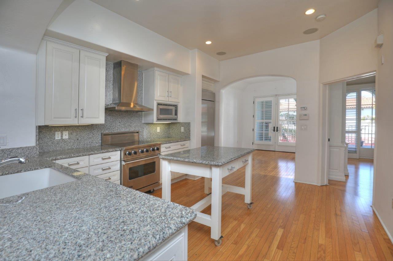 105 W De La Guerra Street, D