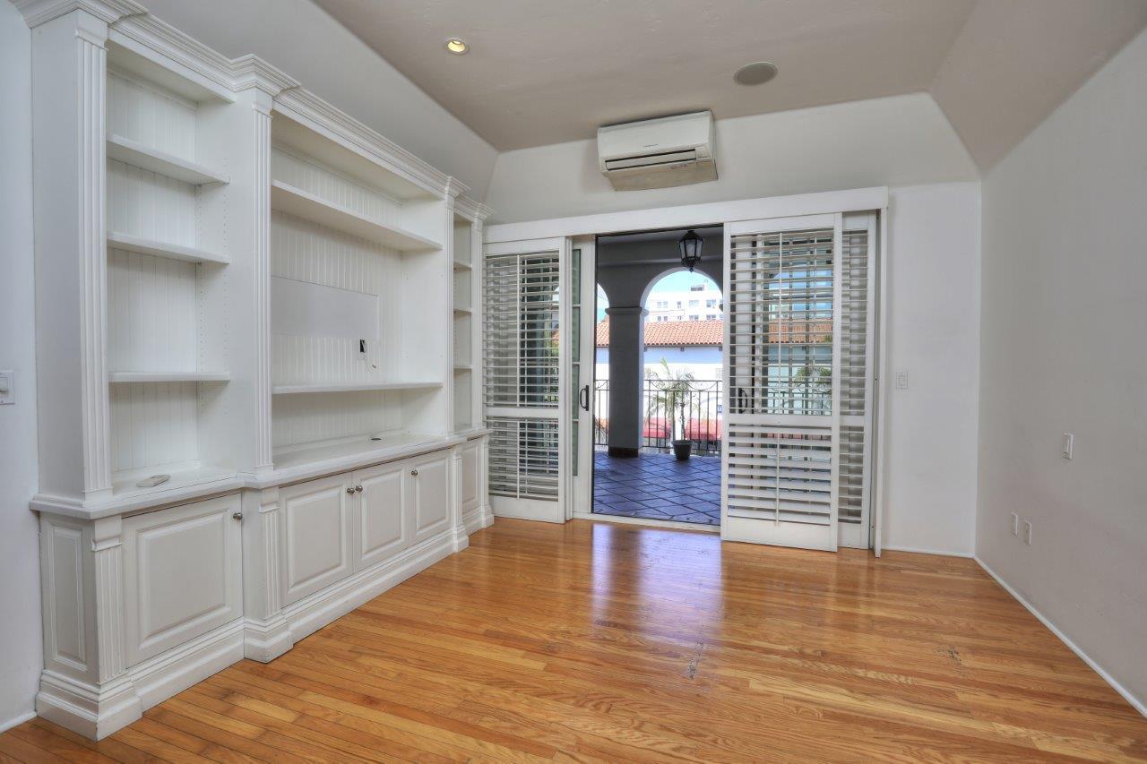 105 W De La Guerra Street, D