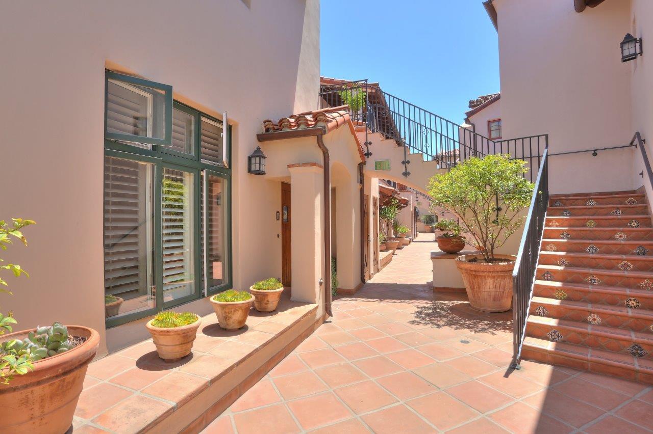 105 W De La Guerra Street, D