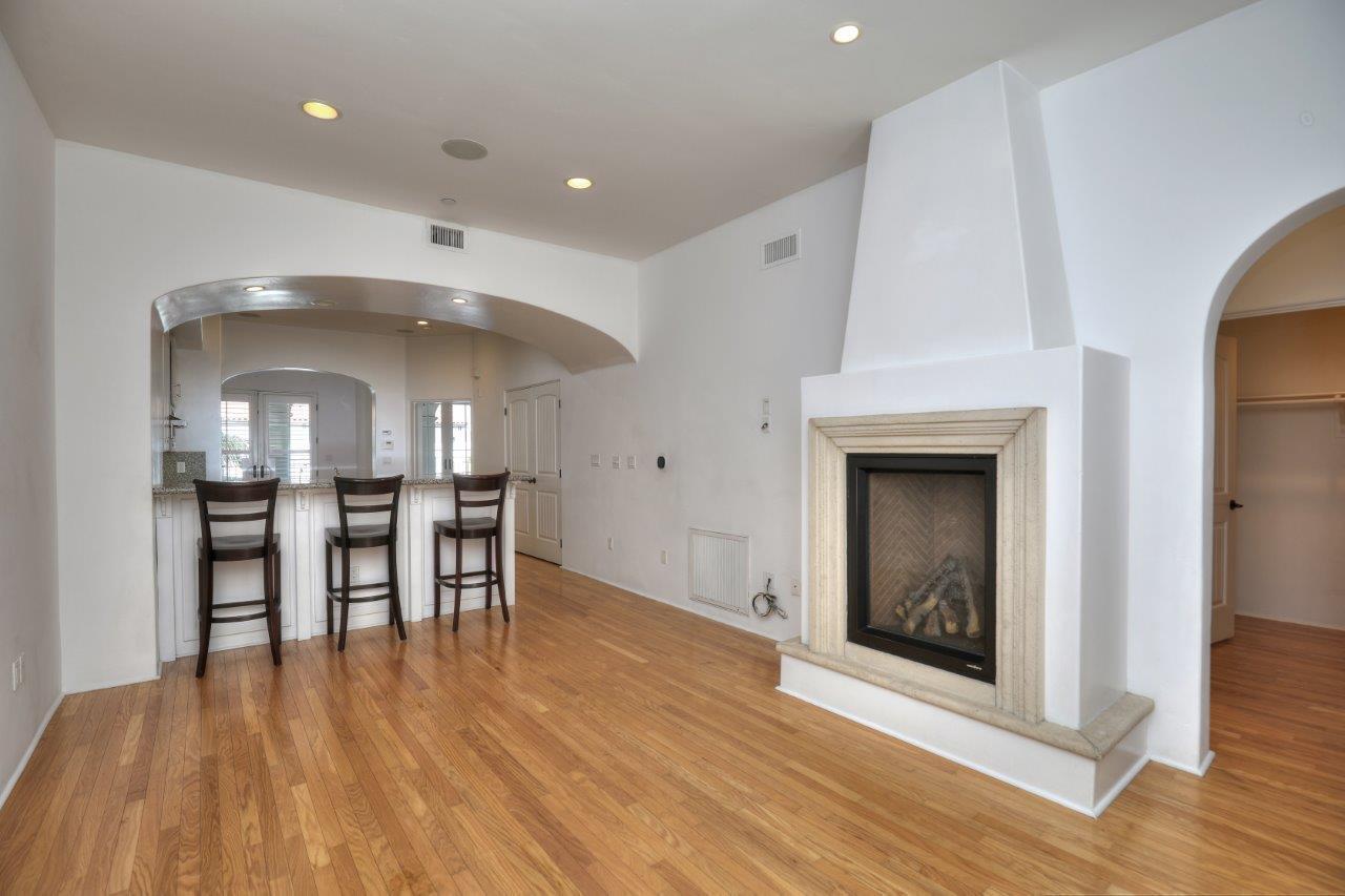 105 W De La Guerra Street, D