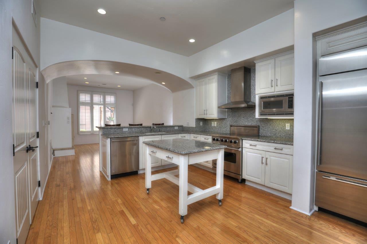 105 W De La Guerra Street, D