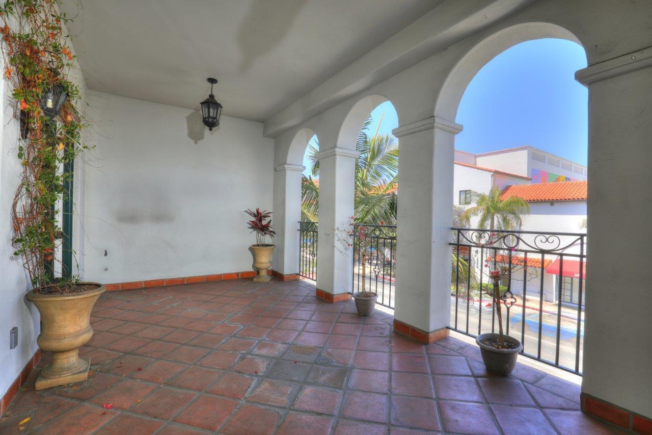 105 W De La Guerra Street, D