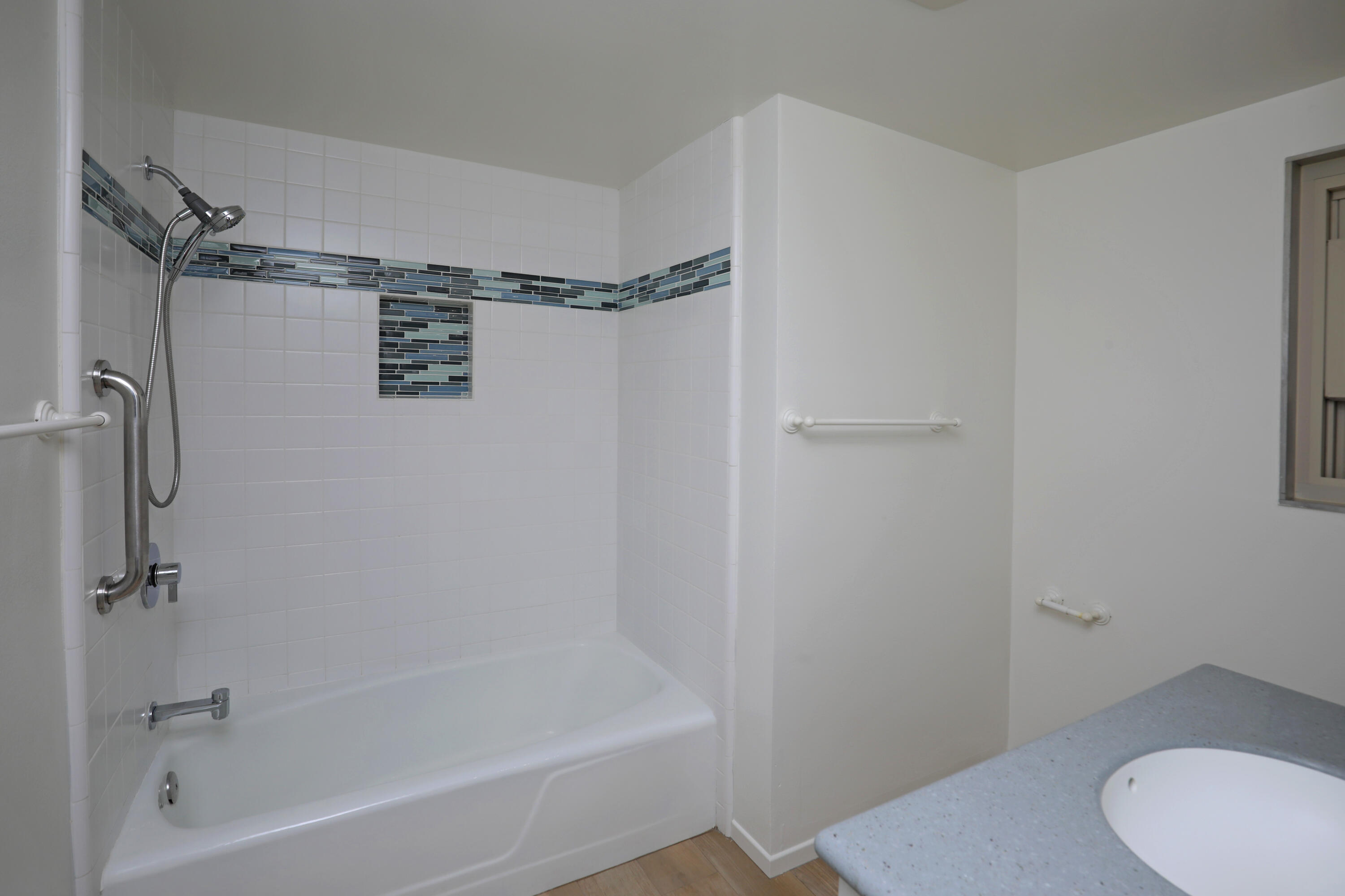 320 N Fairview Avenue, 5