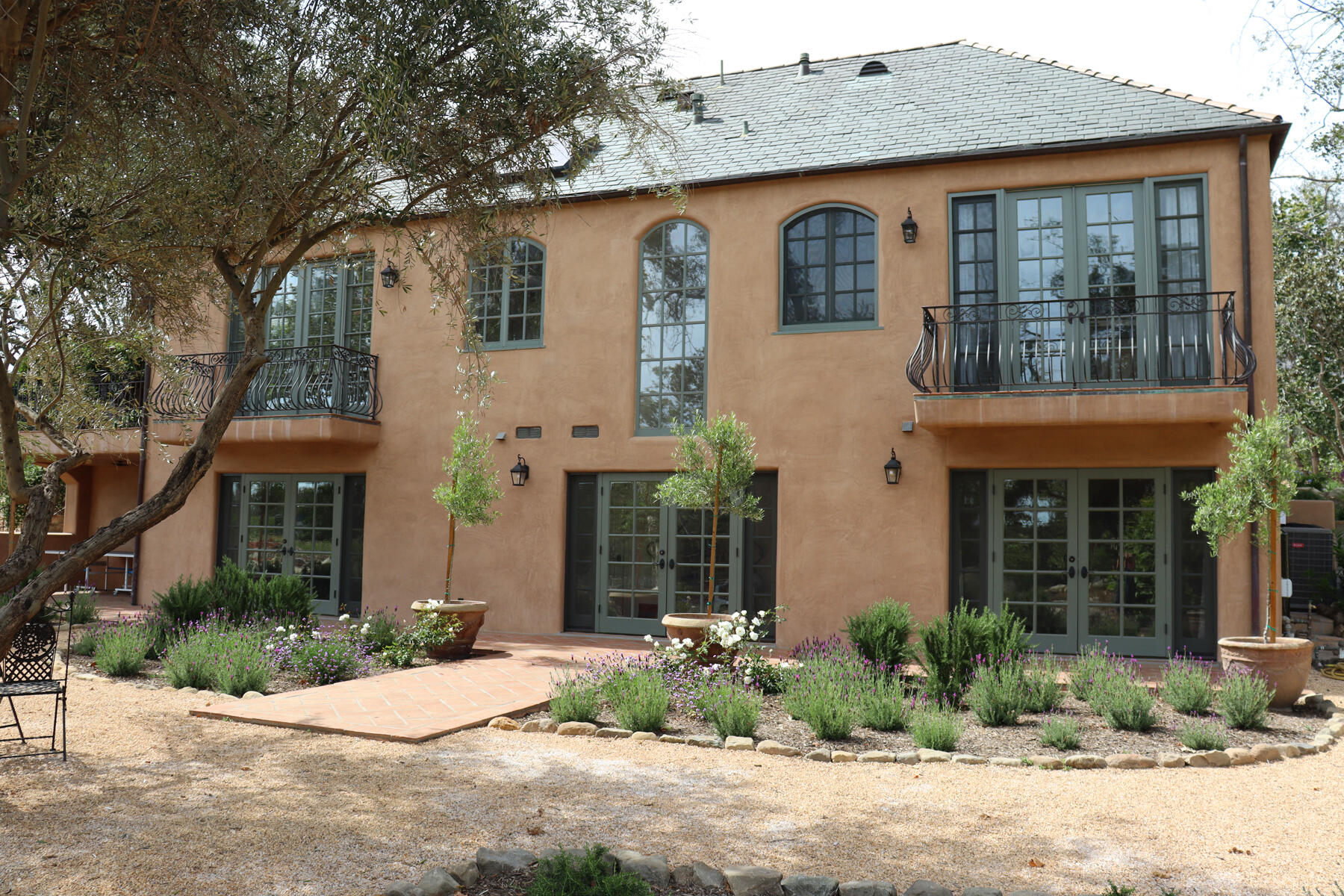 1703 E Valley Road